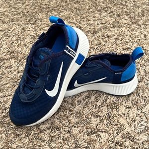BRAND NEW never worn Nike boys sneakers